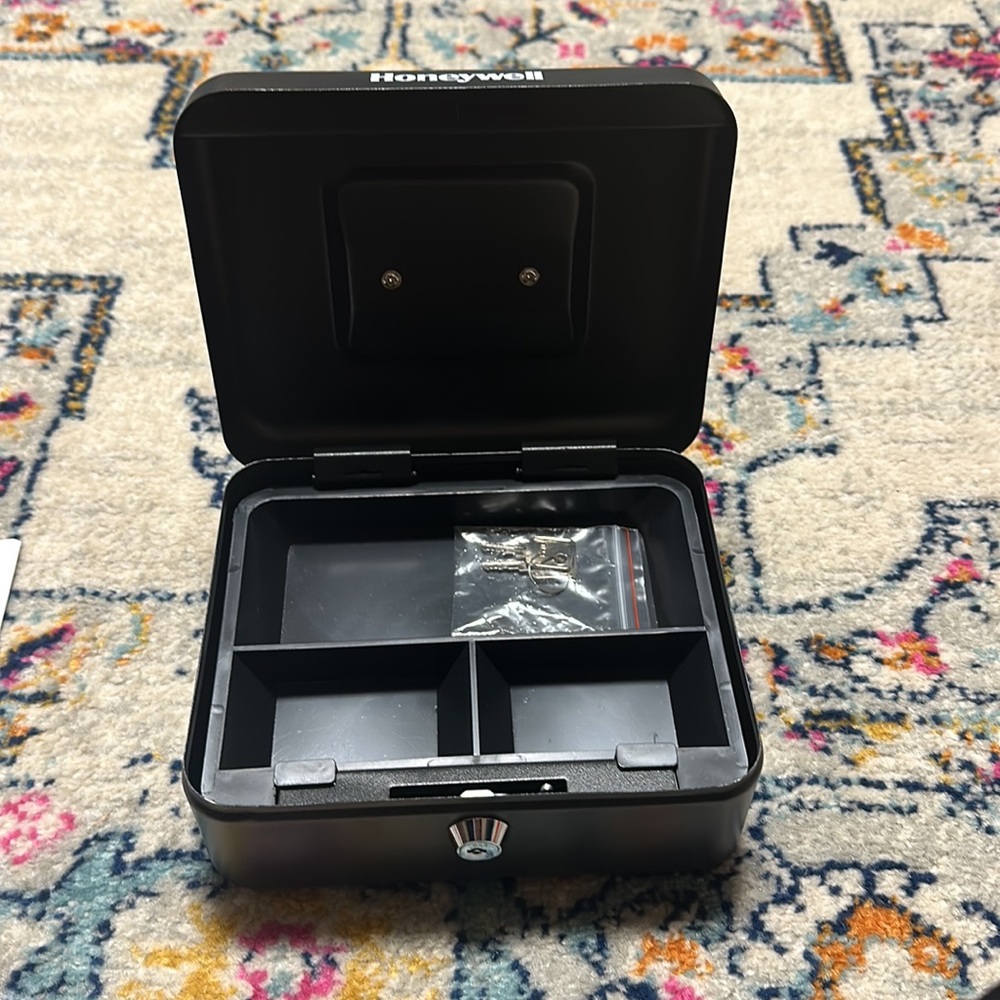 Security Box - Picture 2 of 3